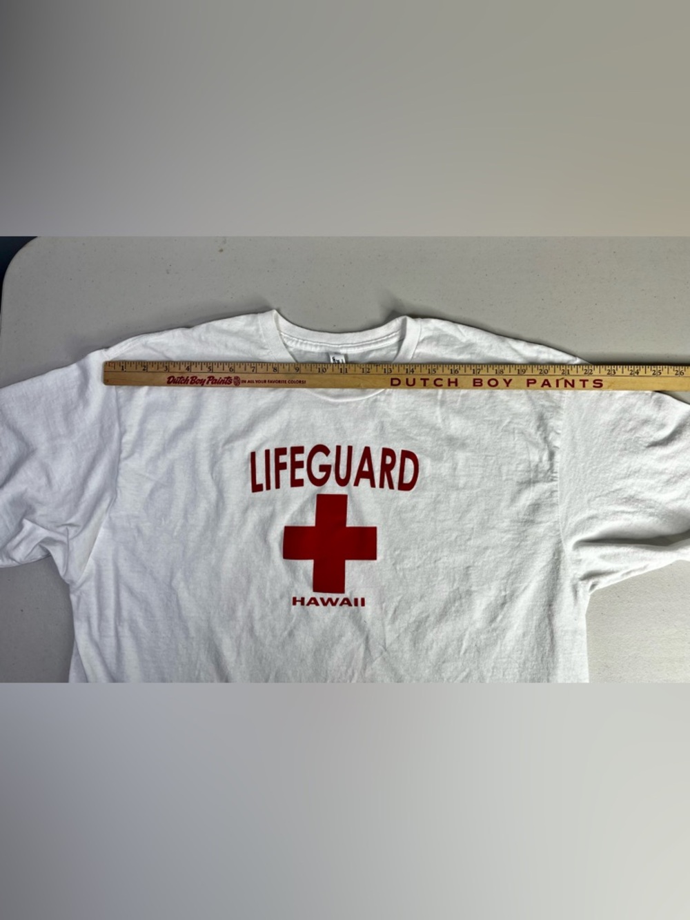 LIFEGUARD" graphic with red cross and "HAWAII" text underneath, size XL. Unisex - Picture 8 of 8